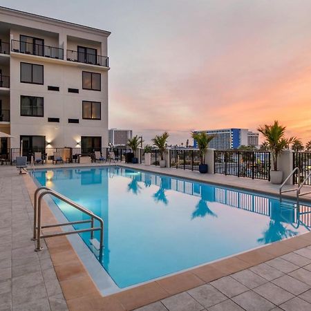 Courtyard By Marriott Clearwater Beach Exterior photo