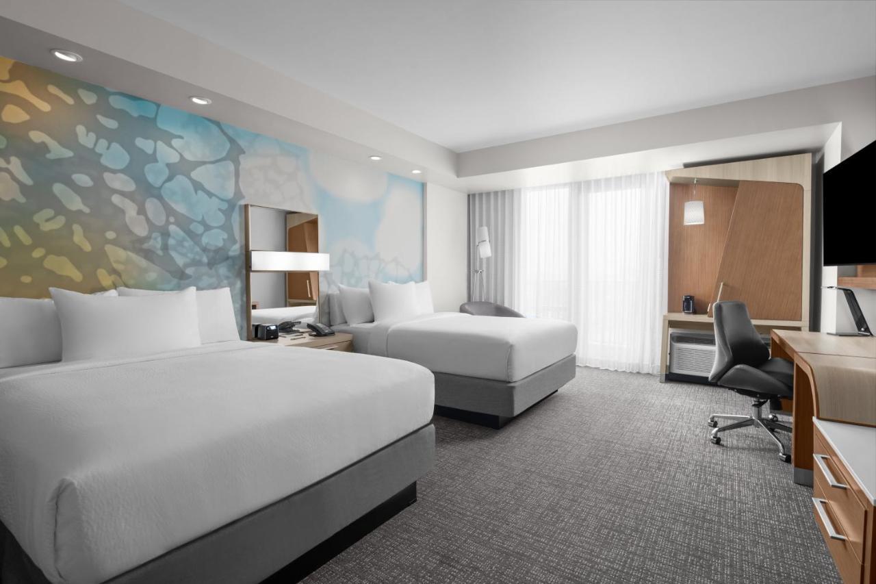 Courtyard By Marriott Clearwater Beach Exterior photo