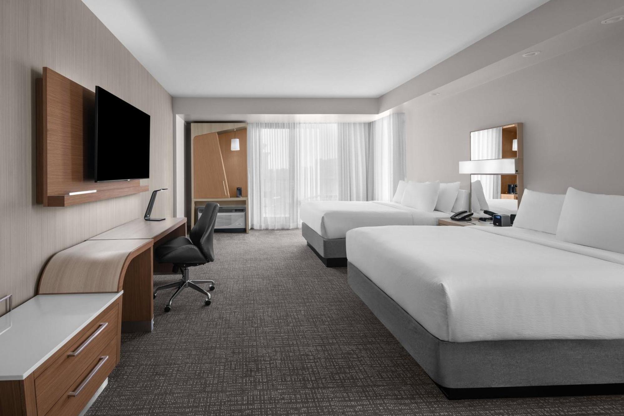 Courtyard By Marriott Clearwater Beach Exterior photo