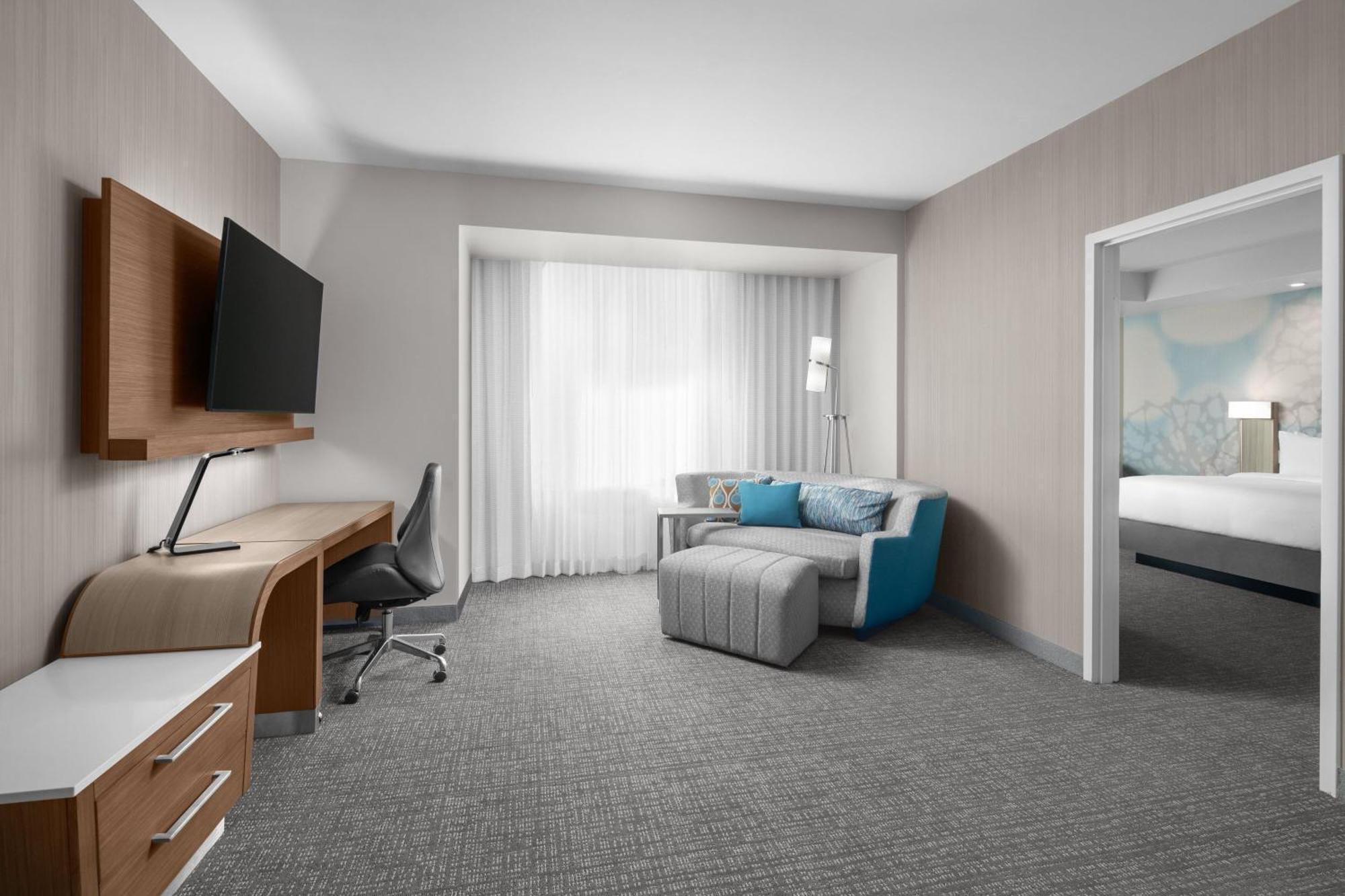 Courtyard By Marriott Clearwater Beach Exterior photo