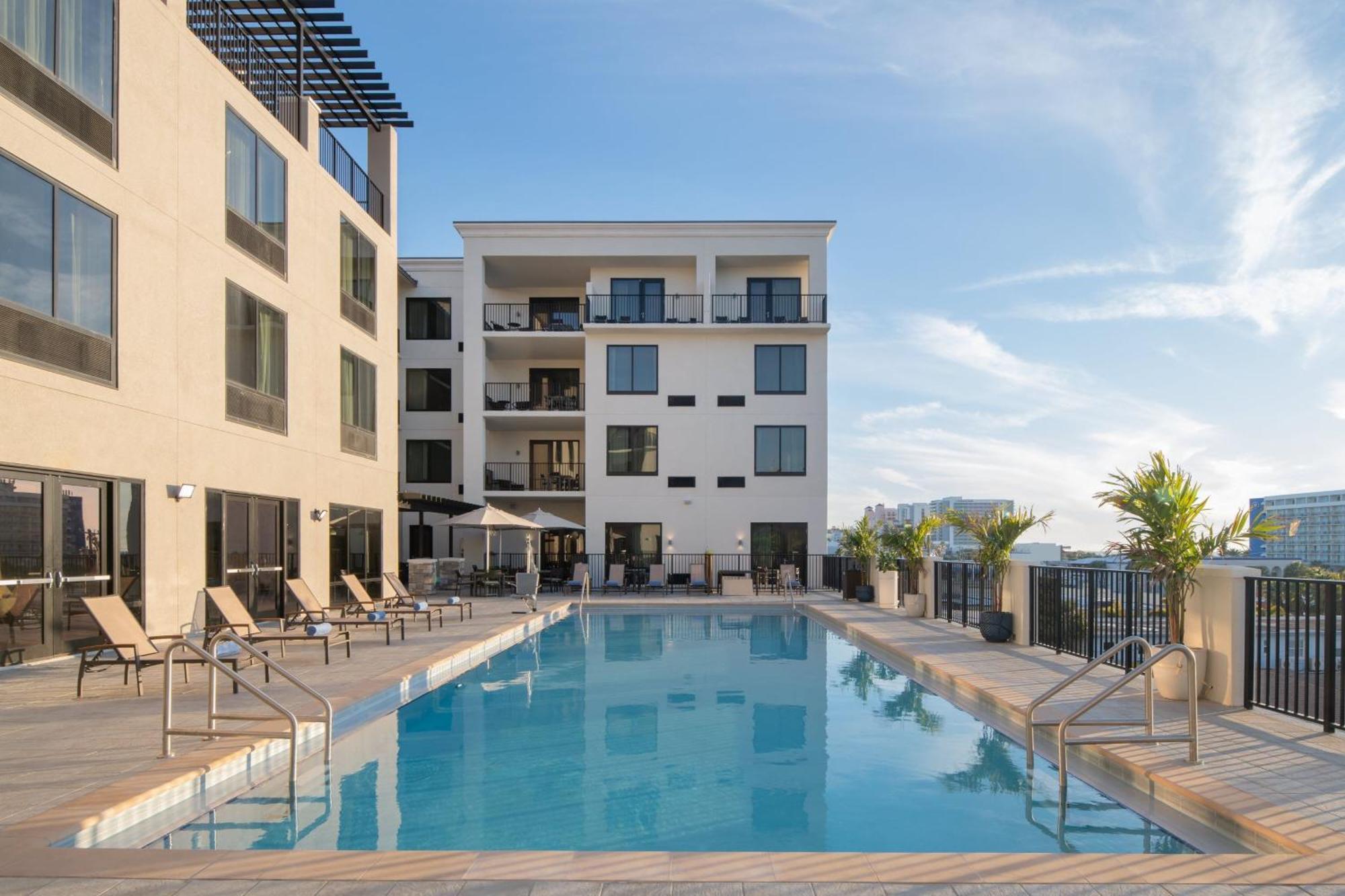 Courtyard By Marriott Clearwater Beach Exterior photo