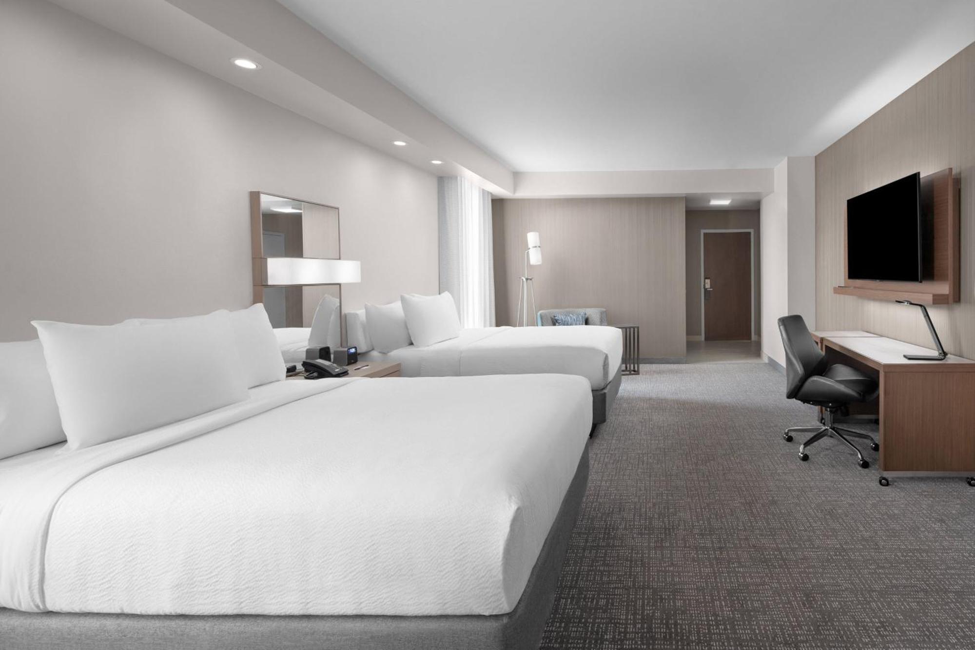Courtyard By Marriott Clearwater Beach Exterior photo