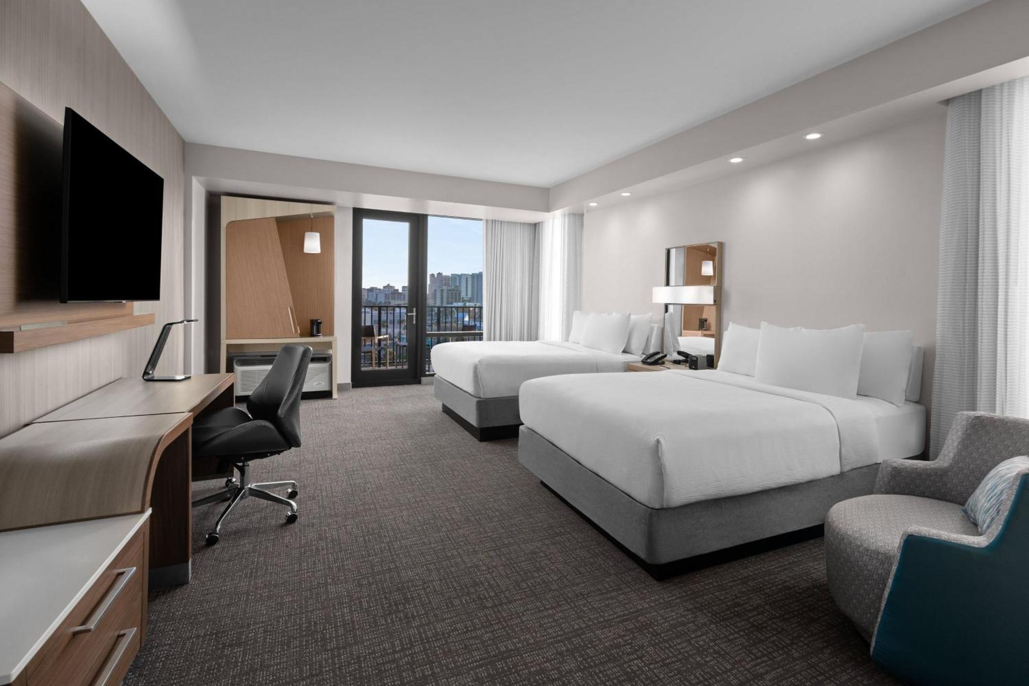 Courtyard By Marriott Clearwater Beach Exterior photo