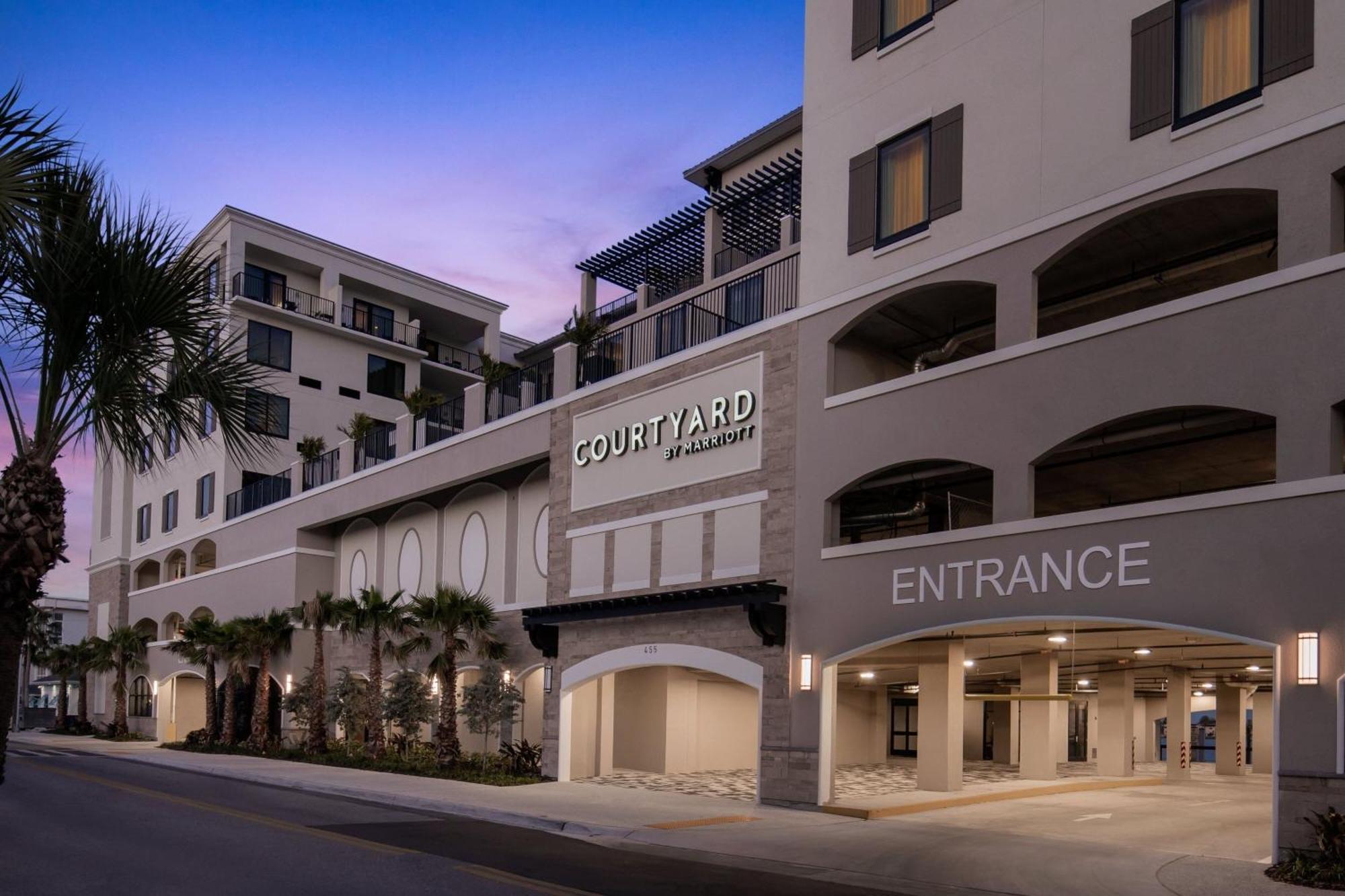 Courtyard By Marriott Clearwater Beach Exterior photo