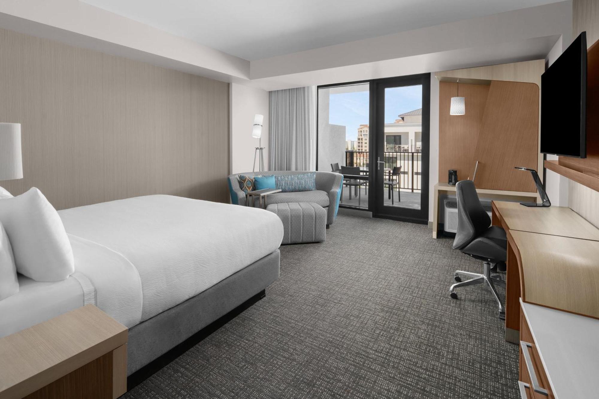 Courtyard By Marriott Clearwater Beach Exterior photo