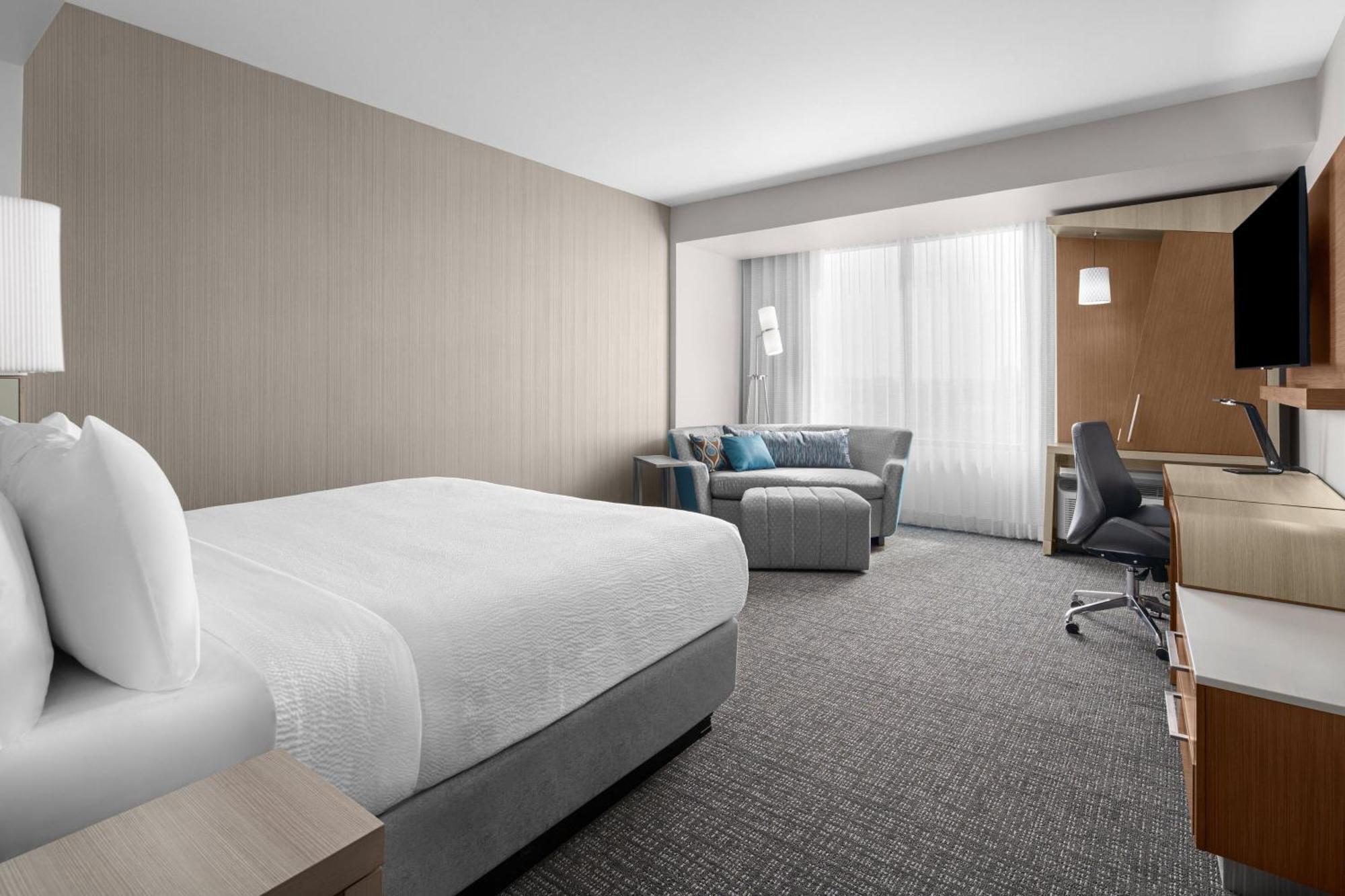 Courtyard By Marriott Clearwater Beach Exterior photo