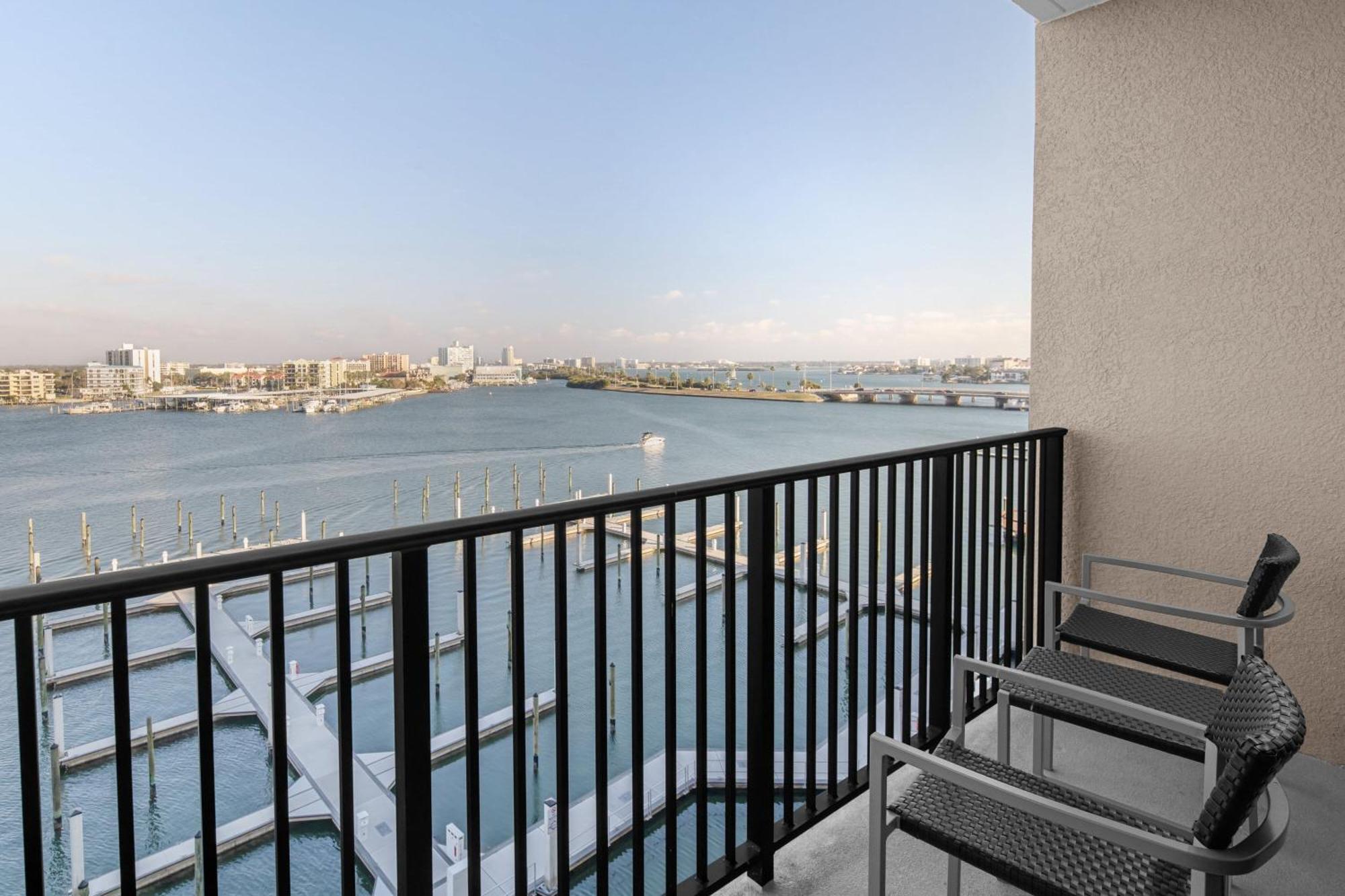 Courtyard By Marriott Clearwater Beach Exterior photo