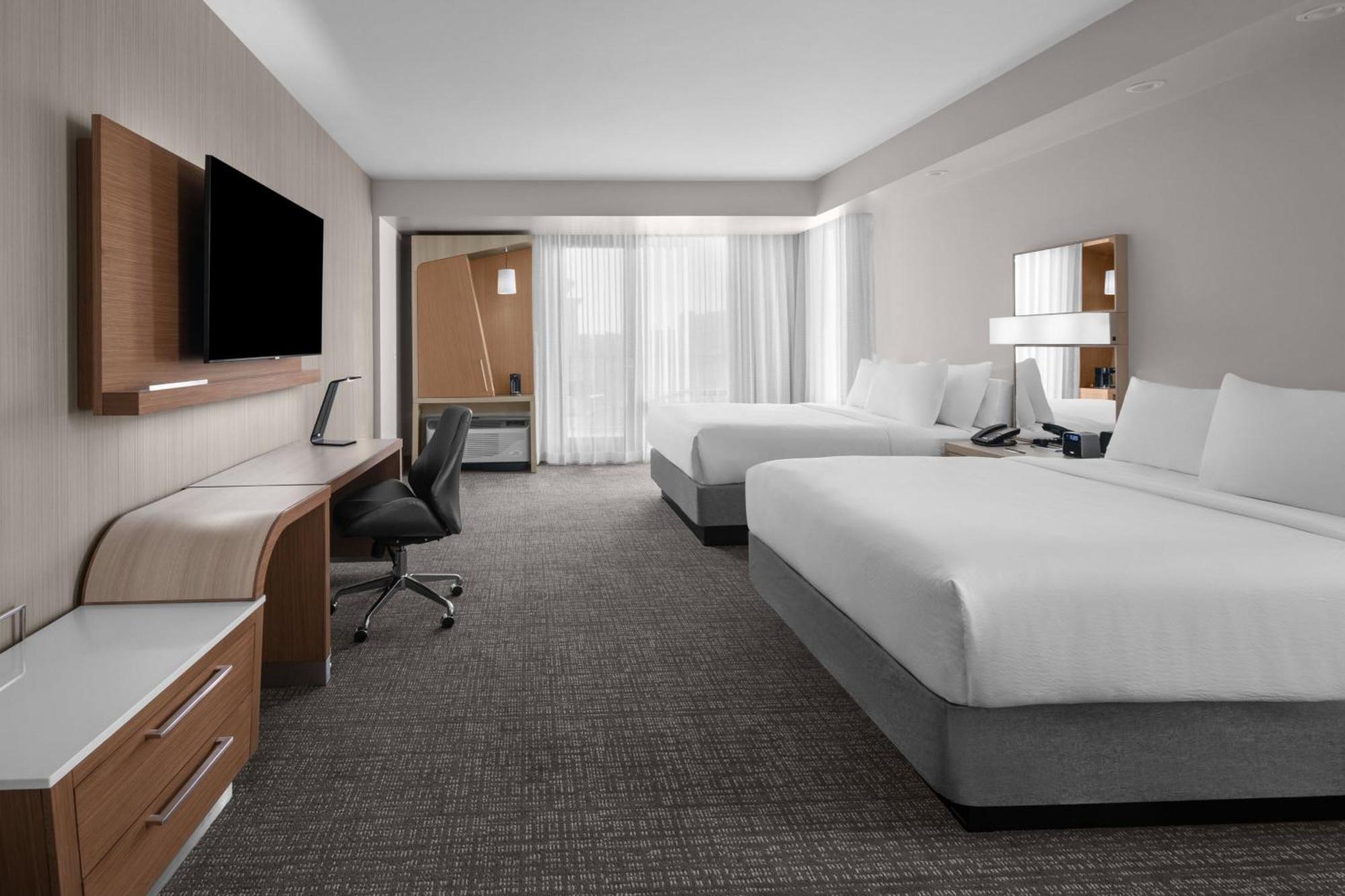 Courtyard By Marriott Clearwater Beach Exterior photo