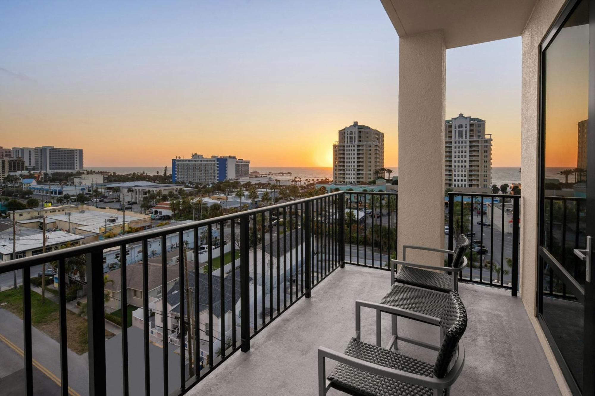 Courtyard By Marriott Clearwater Beach Exterior photo